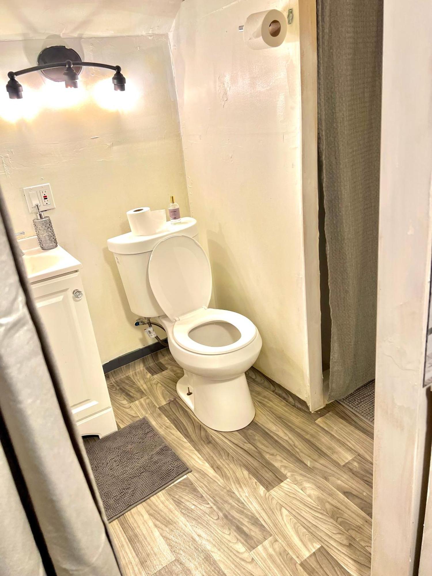 Two Bedroom Villa Studio With Fireplace & Living Room Detroit Exterior photo